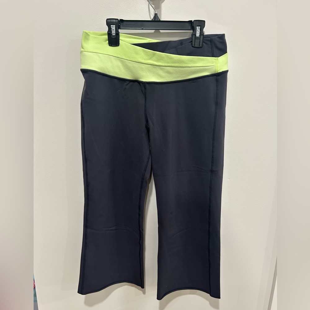 Lululemon Leggings 10 Tall Gray & Green 21” Cropped Size Yoga Athleisure Women’s
